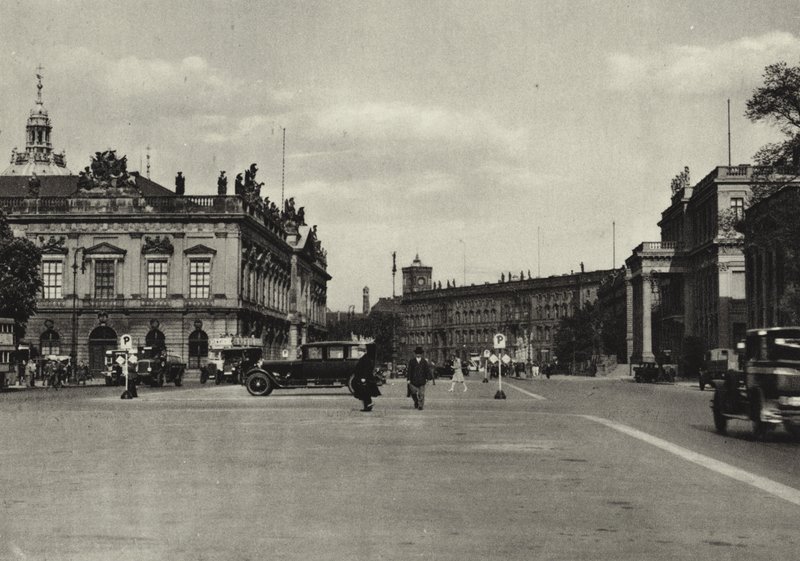 Berlim: Zeughaus und Kronprinzenpalais; Arsenal e Palácio do Príncipe Herdeiro (foto a p/b) de Sasha Stone