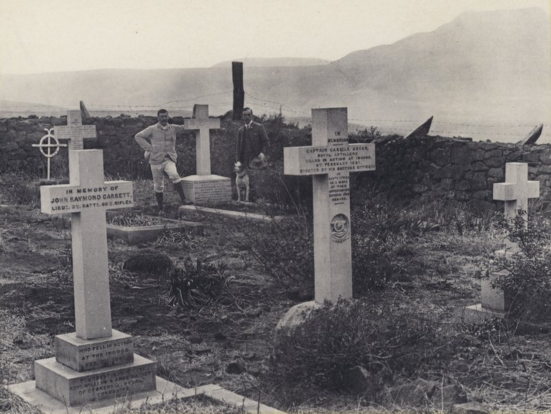 Sepulturas de Oficiais em Majuba (foto a p/b) de South African Photographer