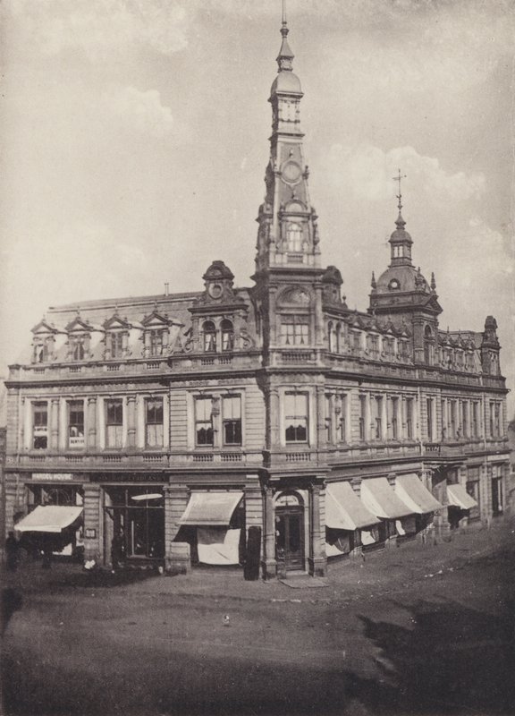 Edifícios Palace (foto a p-b) de South African Photographer