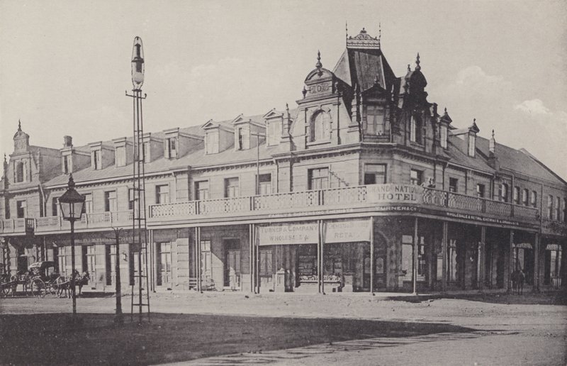 O Grand National Hotel (foto a p/b) de South African Photographer
