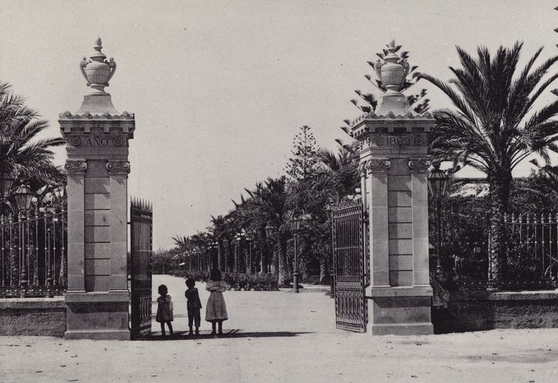 Cádiz: Entrada no Parque Genoves (foto a p/b) de Spanish Photographer