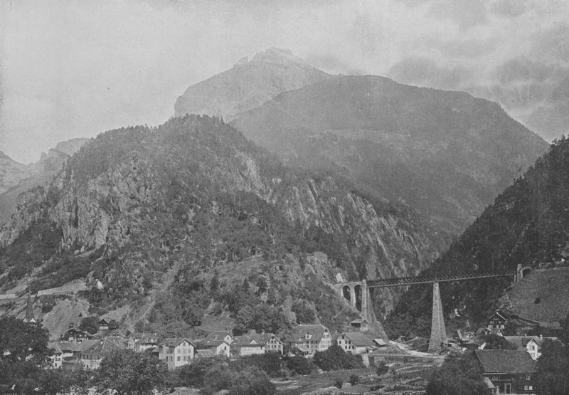 Amsteg, linha Gotthard (foto a p/b) de Swiss Photographer