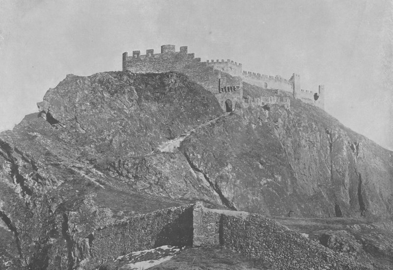Sion, As Ruínas do Castelo de Tourbillon (foto a p/b) de Swiss Photographer