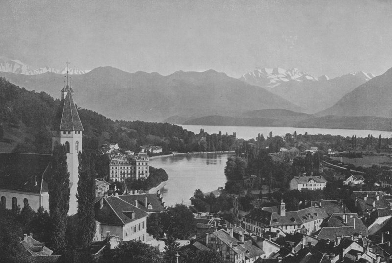Thun, o Lago e os Alpes (foto a p/b) de Swiss Photographer