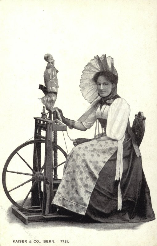 Mulher, sentada, em, um, roda girando de Swiss Photographer