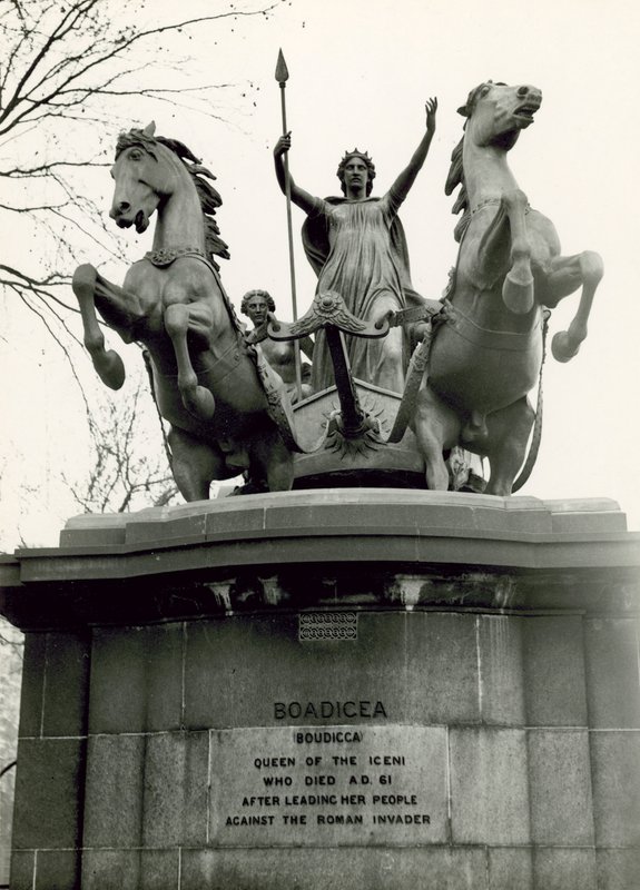 Boadicea e suas filhas, grupo de escultura de bronze, 1885 de Thomas Thornycroft