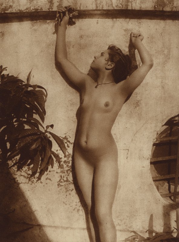 Mulher italiana (da Sicília) (foto a p/b) de Baron Wilhelm von Gloeden