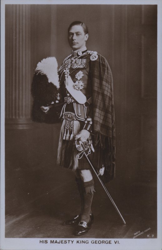 Sua Majestade o Rei George VI (foto a p/b) de William Drummond Young