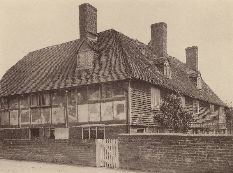 Em Northbridge Street, perto de Robertsbridge, Sussex (fotografia a preto e branco) de William Galsworthy Davie