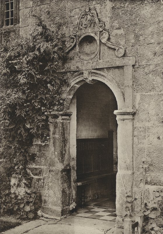 Porta, "Batemans", Burwash, Sussex (foto a p/b) de William Galsworthy Davie