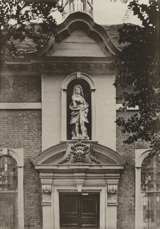 Porta, Berkeley Almshouses, Worcester (foto a p/b) de William Galsworthy Davie