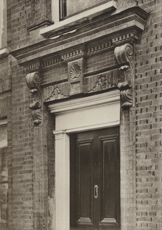 Doorway, Longbridge House, Farnham, Surrey (foto a p/b) de William Galsworthy Davie
