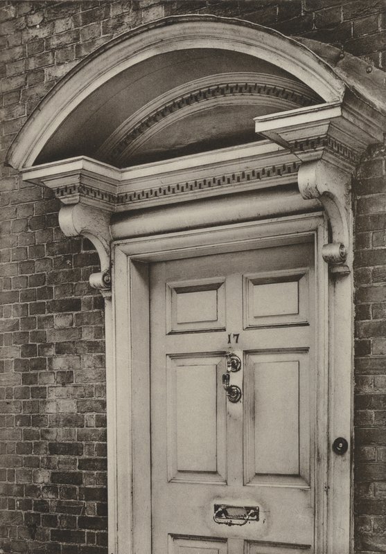 Doorway, The Causeway, Horsham, Sussex (foto a p/b) de William Galsworthy Davie