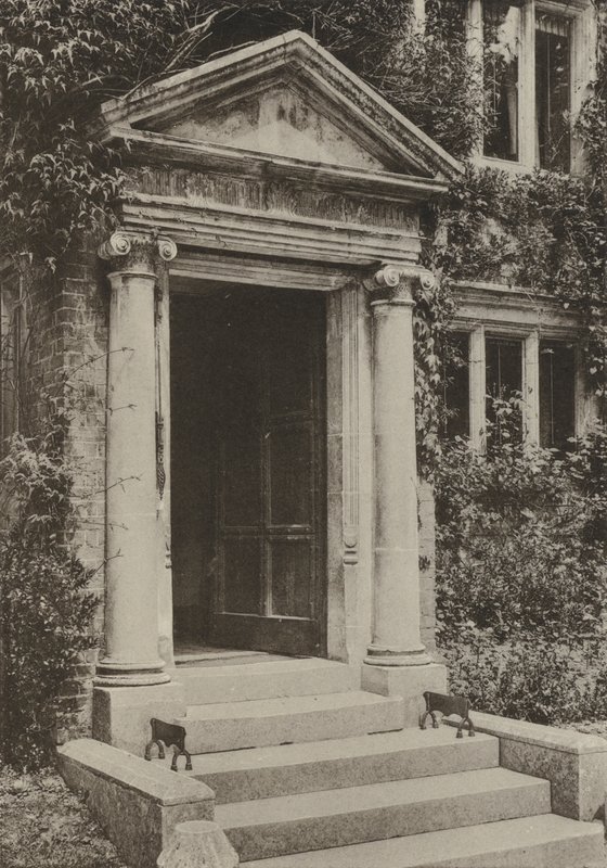 Doorway, The Deanery, Battle, Sussex (foto a p/b) de William Galsworthy Davie