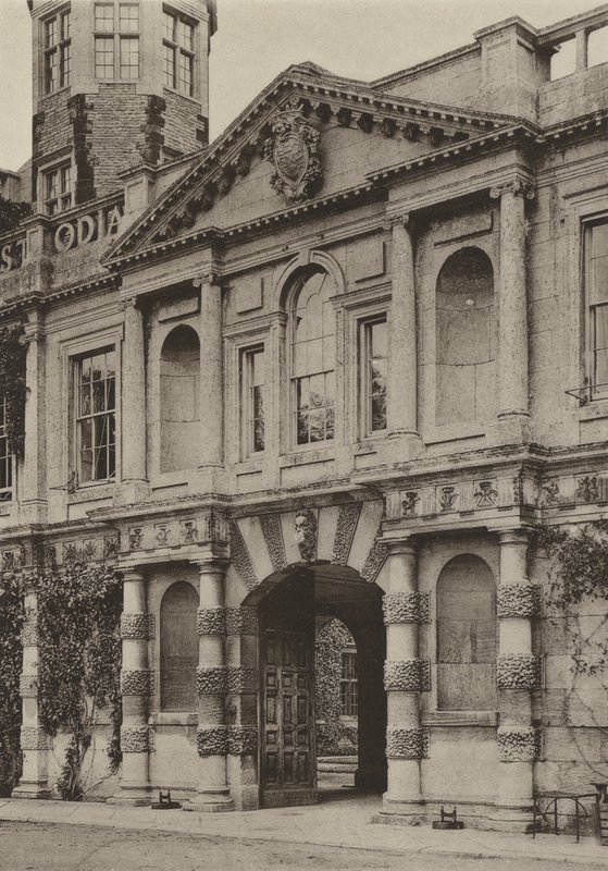 Doorway, The Gateway, Castle Ashby, Northants (foto a p/b) de William Galsworthy Davie
