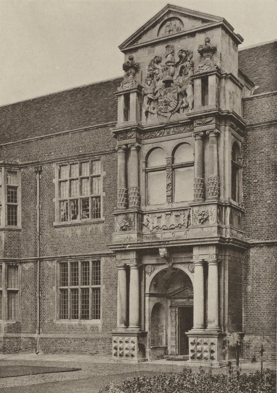 Porta, Ala Norte, Cobham Hall, Kent (foto a p/b) de William Galsworthy Davie