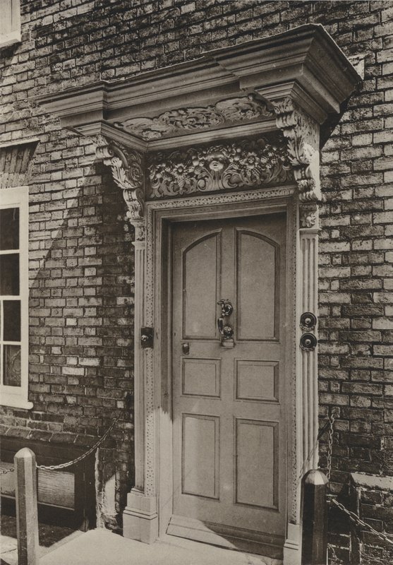 Doorway, West Street, Rye, Sussex (foto a p/b) de William Galsworthy Davie