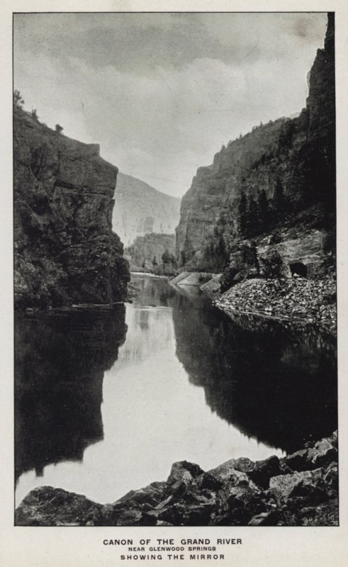 Canyons of Colorado: Canon of the Grand River, Perto de Glenwood Springs, Showing the Mirror (foto a p/b) de William Henry Jackson