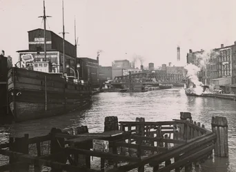 Vista do Rush St. Bridge e Kirks Soap Factory, 1894