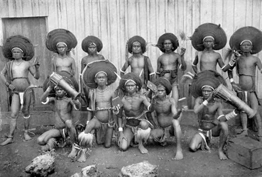 Nativos das Ilhas Tanimbar, Indonésia.