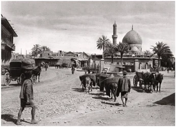 Vista de uma rua do portão norte, Bagdá, Iraque, 1925.