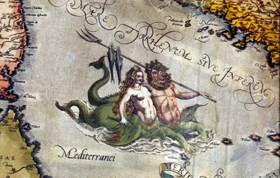 Tritão e Sirene no Mar Mediterrâneo. "Theatrum Orbis Terrarum" de Abrahm Ortelius, Antuérpia, 1584.