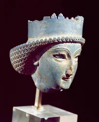 Cabeça de um príncipe, de Persépolis, do século V a IV (lapis lazuli)