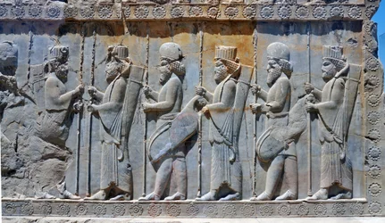 Talha de parede representando a Guarda Real, Tachara, Persepolis, c.6-5º século a.C. (pedra cinza)