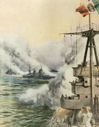 Avistado por aviões inimigos, comboio italiano liberta cortina de fumo para proteger navios, por Achille Beltrame (1871-1945), ilustração de La Domenica del Corriere, 8 de Agosto