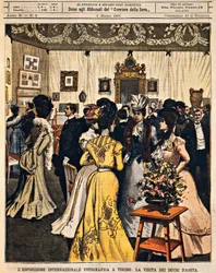 Os duques de Aosta a visitar a Exposição Internacional de Fotografia em Turim, por Achille Beltrame (1871-1945), de La Domenica del Corriere, 4 de março de 1900