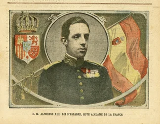Ilustração de Achille Lemot (1846-1909) em Le Pelerin, 04/06/05 - Sua Majestade Alfonso XIII, Rei de Espanha, Hote Acclame da França - Espanha, Monarquia, Bandeiras, Soberano Estrangeiro - Alfonso XIII