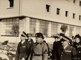 Inauguração dos edifícios do Aeroporto Real "Fausto Pesci" em Bolonha, construído pela Companhia Mauro Toschi fu Ulisse, na presença do Duce Benito Mussolini, 24/10/1936 (foto a p/b)