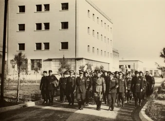 Inauguração dos edifícios do Aeroporto Real "Fausto Pesci" em Bolonha, construído pela Companhia Mauro Toschi fu Ulisse, na presença do Duce Benito Mussolini, 24/10/1936 (foto a p/b)