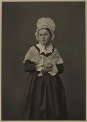 Mulher de vestido Lorraine