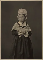 Mulher de vestido Lorena, c. 1860s-70s.