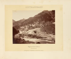 Caminho de ferro do Gotardo: galeria Häggrigerbach com a linha superior