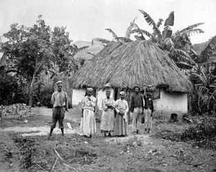 Cabana de habitantes negros, Jamaica, cerca de 1905.