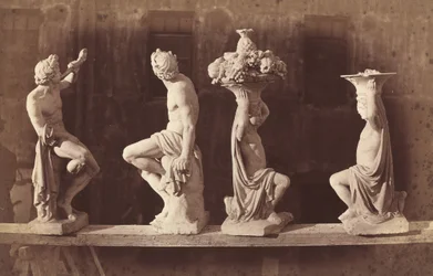 Quatro estátuas, c. 1868.