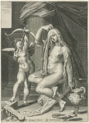 Vénus penteia-lhe o cabelo