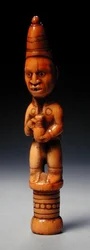 Figura em traje europeu com um jarro de grés alemão, Congo, início do século XIX (marfim)