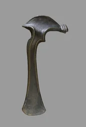 Machado, encontrado na Hungria (bronze)
