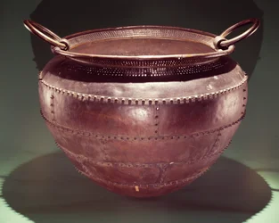 Caldeirão, de Castlederg, Condado de Tyrone, Idade do Bronze Final, 700-600 AC (bronze)