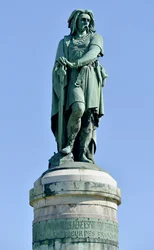 Estátua colossal de Vercingétorix (72-46 a.C.), chefe gaulês. Escultura de Aimé Millet (1819-1891), com 6,60 m de altura, erguida em 1865 na parte ocidental do monte Auxois (pedestal de 7 m de altura de Viollet-le-Duc). Alise-Sainte-Reine, 1865.
