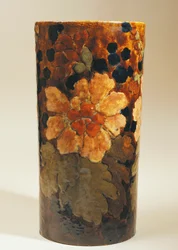 Vaso com decorações florais, de Albert Dammouse, em grés