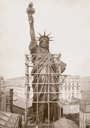 Montagem da Estátua da Liberdade, Paris 1883