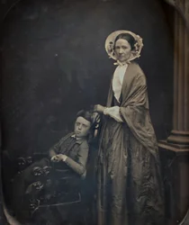 Sem título Uma mulher de gorro e xale, com seu filho sentado, c. 1850. Criadores: Albert Sands Southworth, Josiah Johnson Hawes.