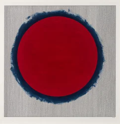 Círculo vermelho sobre azul, 2022 (esmalte e caneta sobre cartão)