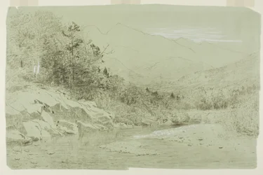 Córrego do rio com montanhas à distância
