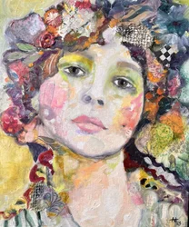 Mulher com um estilo floral caprichoso