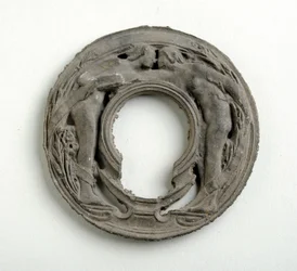 Maquete para um Pingente com um Escutcheon arábico (gesso bronzeado)
